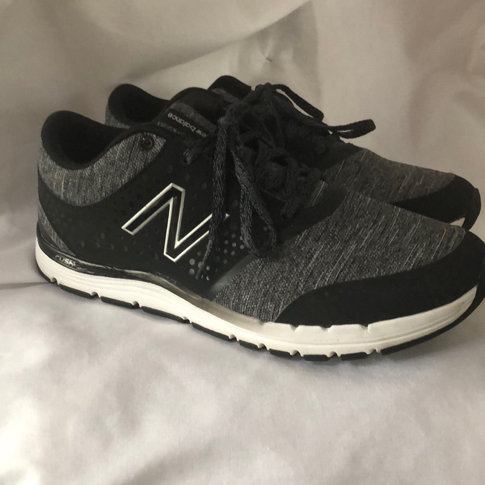 Size 8.5 ladies new balance sneakers